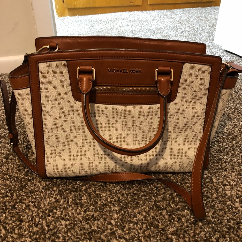 Authentic Michael Kors purse!